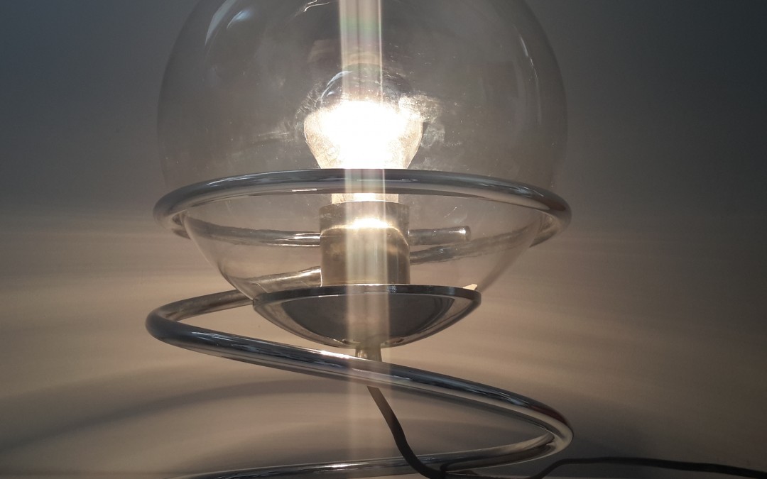 Lampe boule à spirale chromée